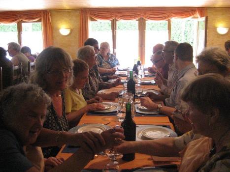  Photo prise pendant le repas  l'auberge